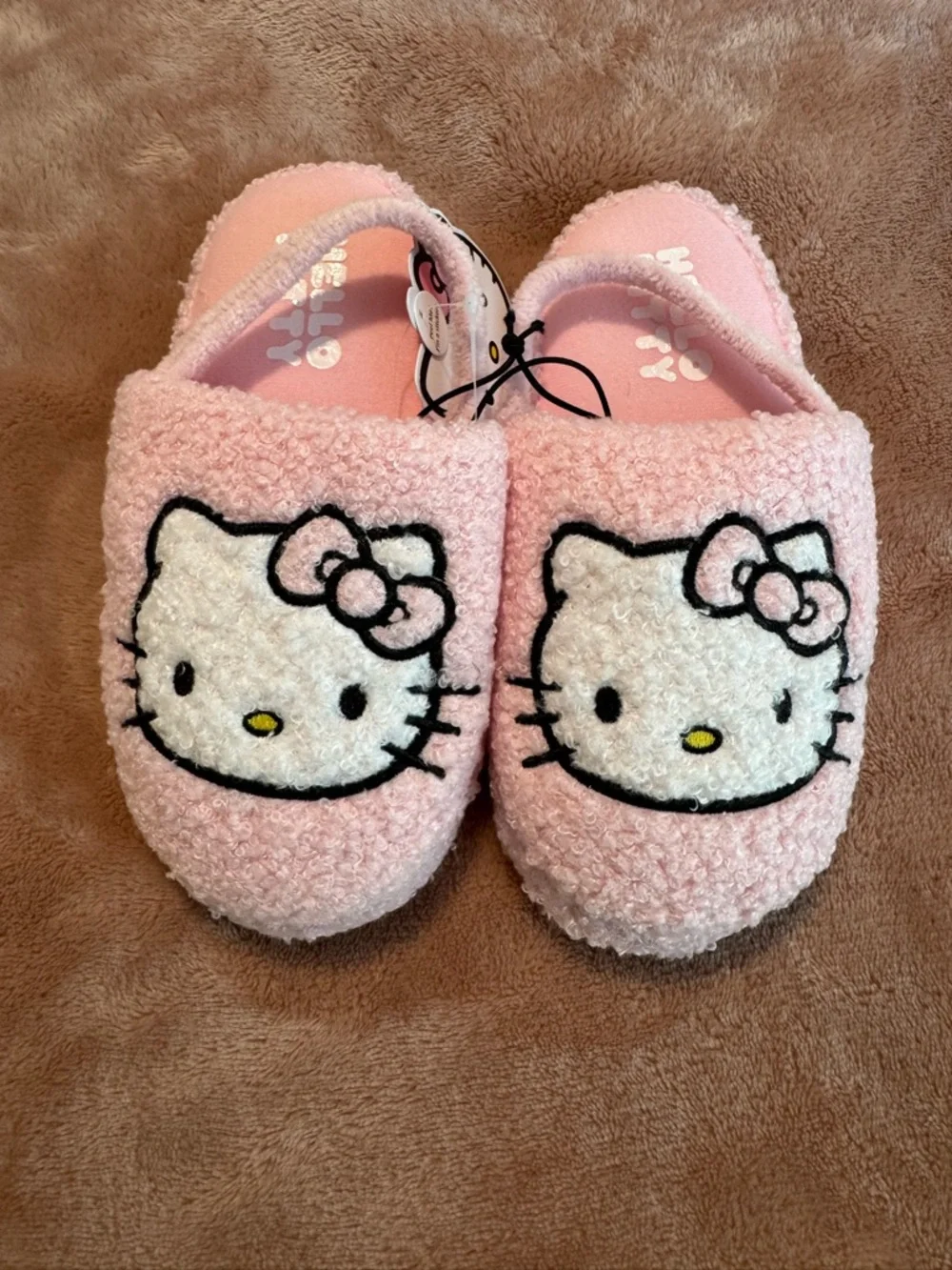 NWT Hello Kitty Girls’ Pink Fuzzy Slippers, Size 11-12